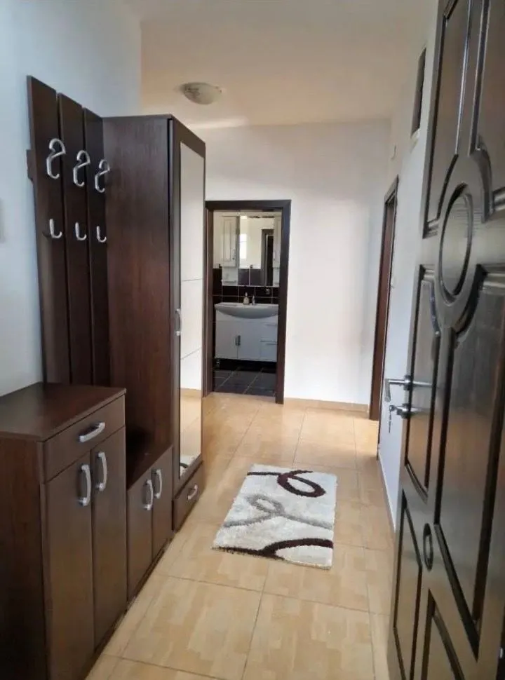 Izdavanje, dvosoban stan, 115m², Tološi, Podgorica