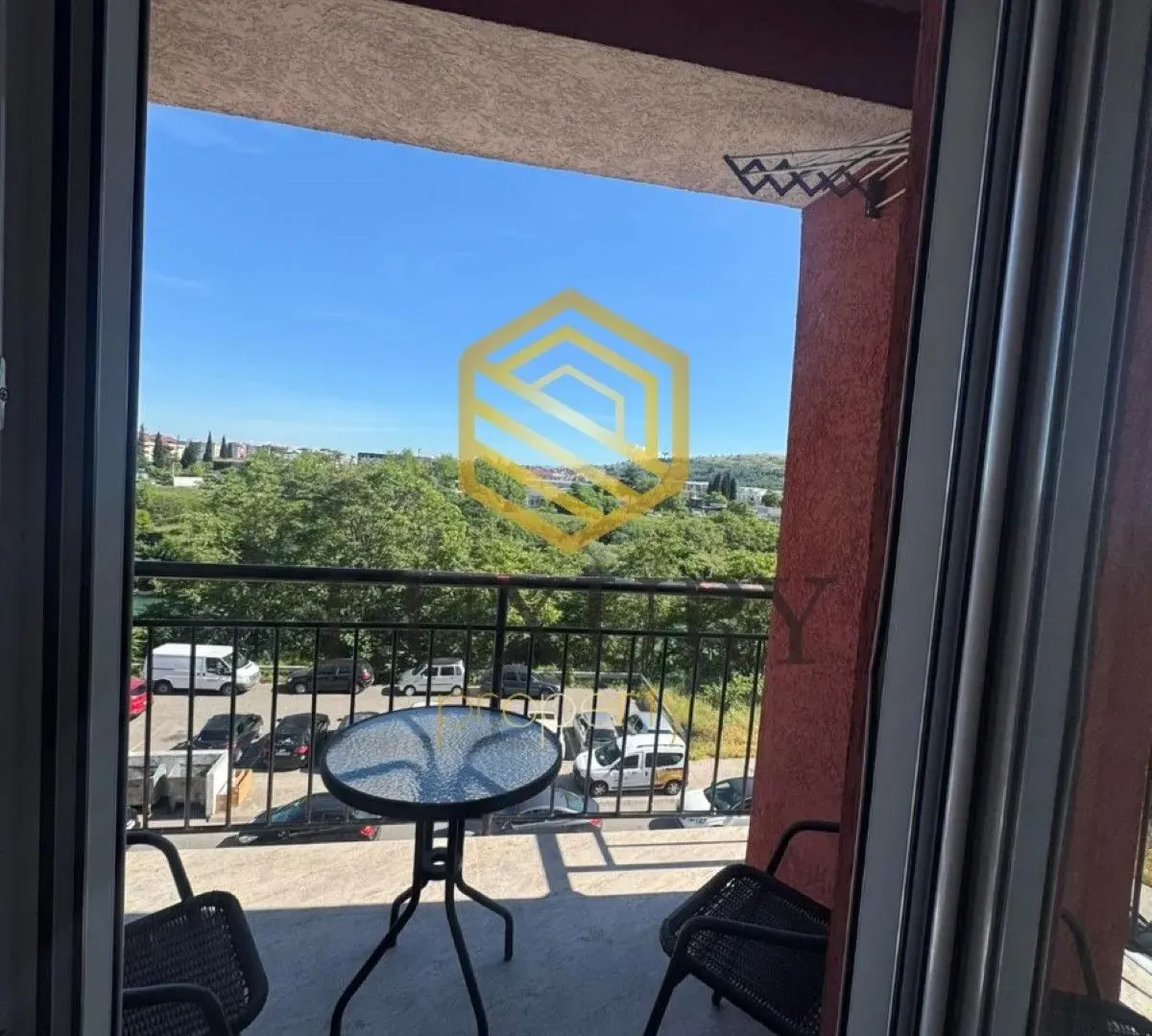 Izdavanje, trosoban stan, 92m², 1 maj, Podgorica