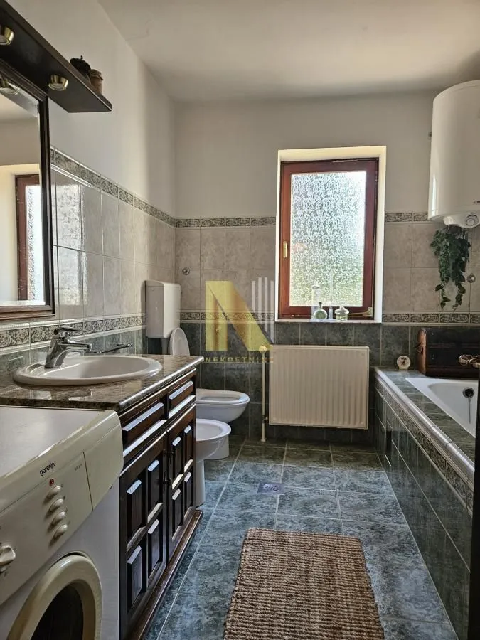 Prodaja, kuća, 331m², Veternik, Novi Sad Sve Podlokacije