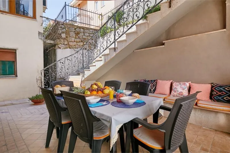 Sale, house, 266m², Kotor, Crna Gora