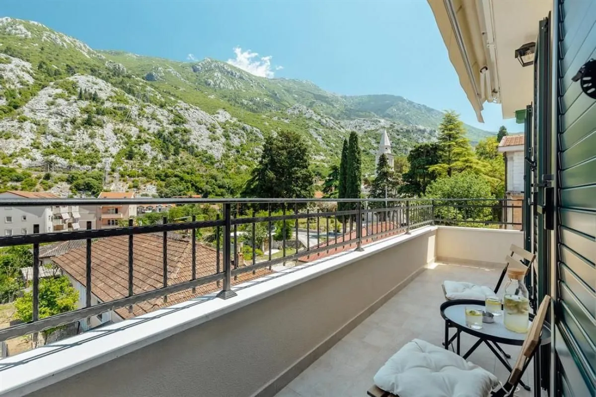 Rent, one bedroom apartment, 50m², Kotor, Crna Gora