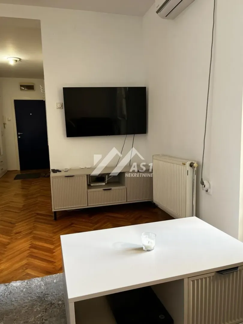 Izdavanje, jednosoban stan, 30m², Grbavica, Novi Sad Sve Podlokacije
