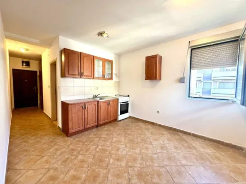 Prodaja, garsonjera, 34m², Centar, Tivat - image 4