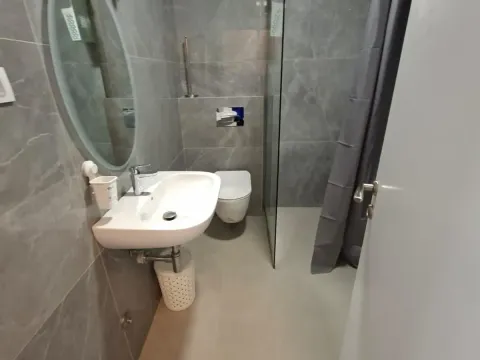 Rent, one bedroom apartment, 45m², Bulevar, Budva - image 8