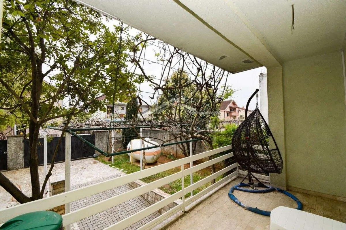 Rent, house, 250m², Stari Aerodrom, Podgorica