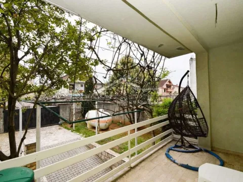 Izdavanje, kuća, 250m², Stari Aerodrom, Podgorica - image 5