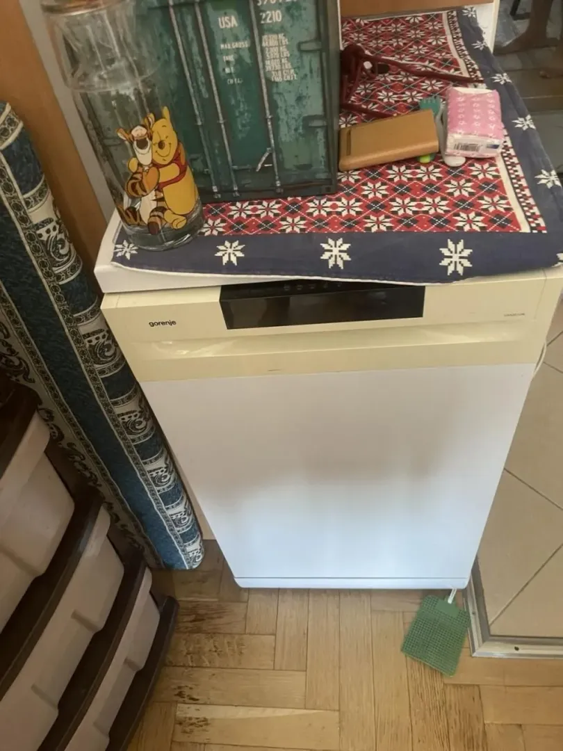 Close-up of a white Gorenje dishwasher in the kitchen.