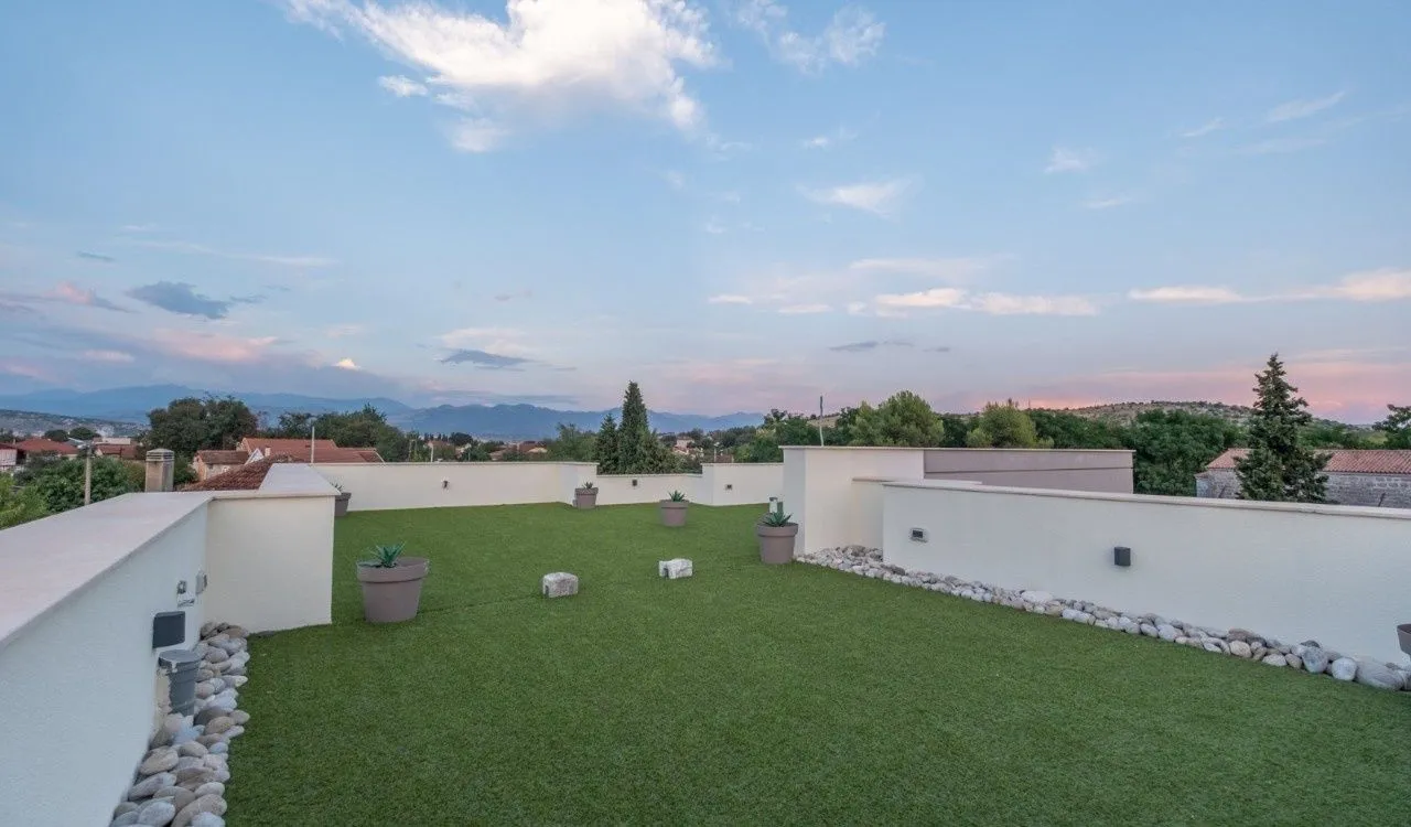 Izdavanje, kuća, 180m², Gornja Gorica, Podgorica