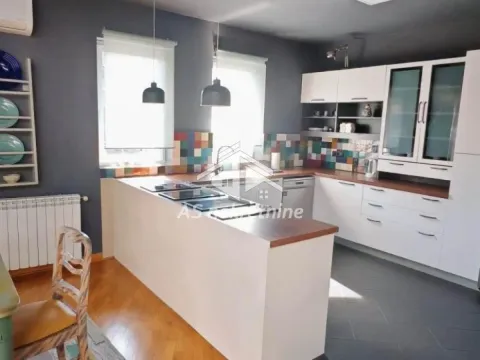 Rent, house, 270m², Jajinci, Voždovac Sve Podlokacije - image 11