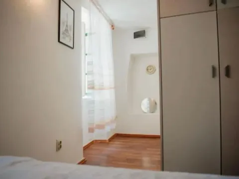 Rent, one bedroom apartment, 40m², Stari Grad Kotor, Kotor - image 11