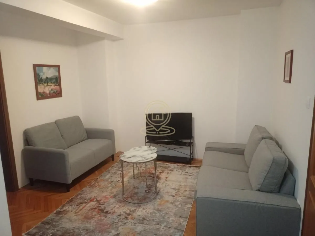 Izdavanje, dvosoban stan, 60m², Centar, Novi Sad