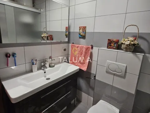 Sale, two bedroom apartment, 75m², City Kvart, Podgorica - image 10