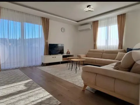Izdavanje, trosoban stan, 100m², Zagorič, Podgorica - image 1