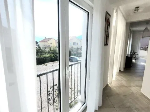 Izdavanje, dvosoban stan, 80m², Đenovići, Herceg Novi - image 10