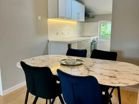 Izdavanje, dvosoban stan, 65m², Budva, Crna Gora - image 15