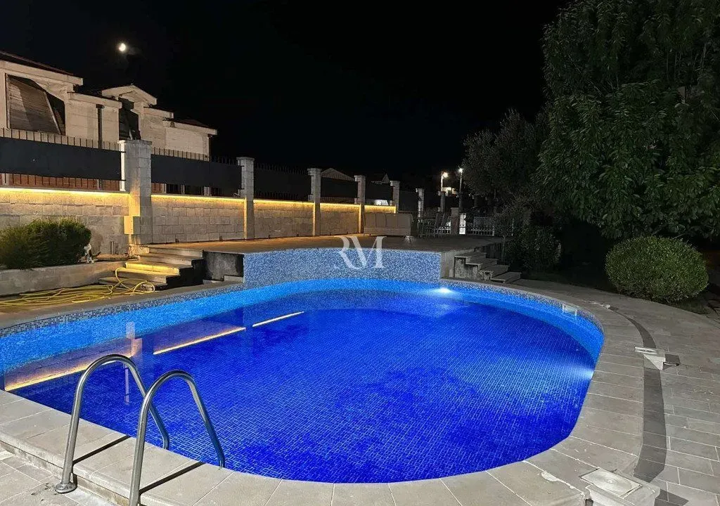 Rent, three bedroom apartment, 160m², Kavač, Kotor