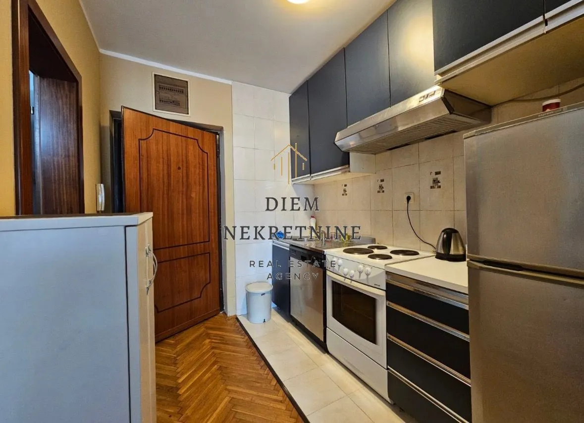 Izdavanje, garsonjera, 35m², Centar, Bar