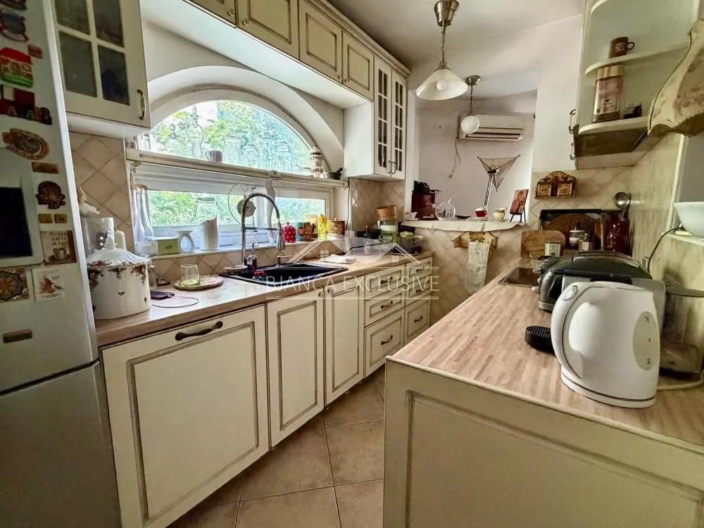 Prodaja, četvorosoban stan, 111m², Stari Grad, Beograd