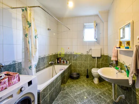 Prodaja, kuća, 200m², Donji Kokoti, Podgorica - image 8