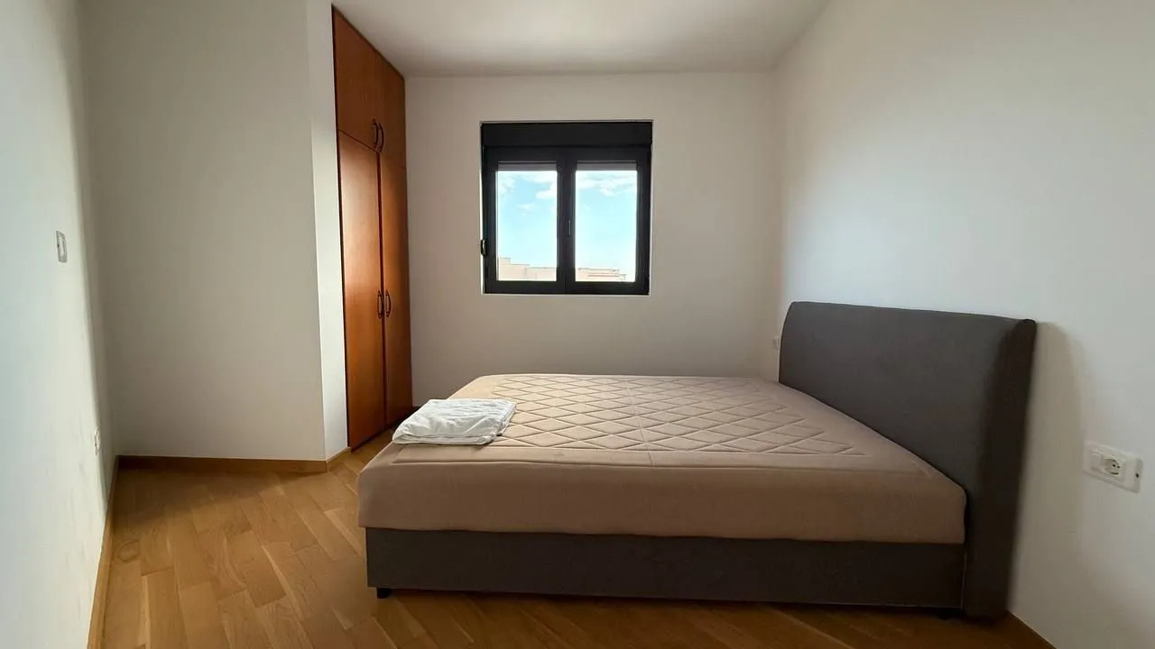 Rent, one bedroom apartment, 55m², Bečići, Budva