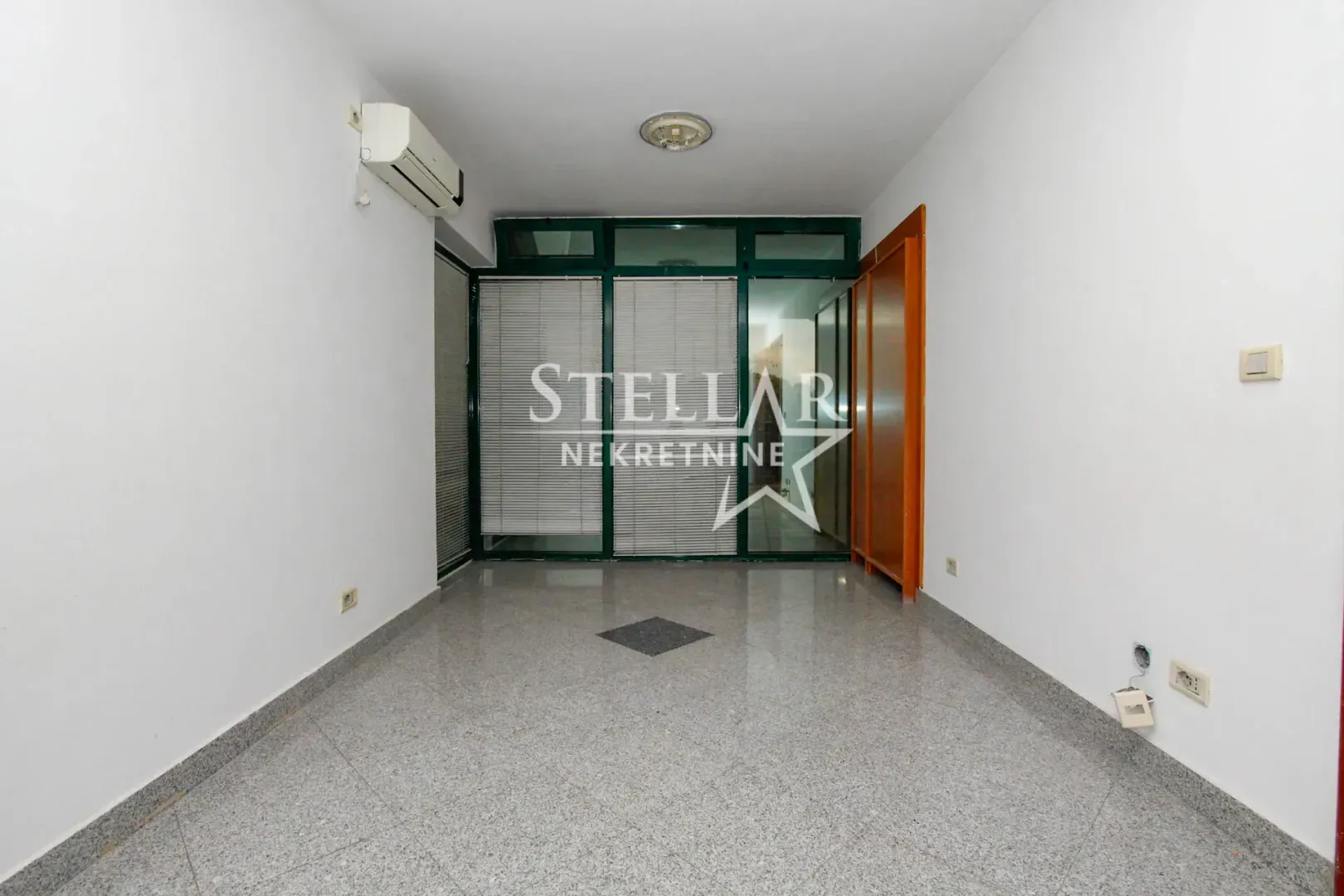 Rent, office space, 53m², Pobrežje, Podgorica