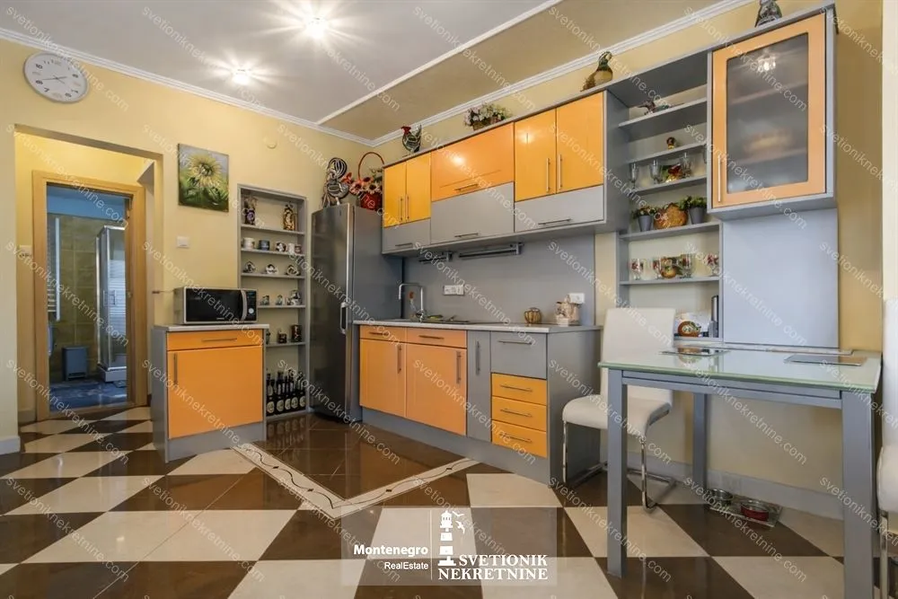 Prodaja, jednosoban stan, 60m², Centar, Podgorica