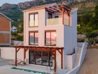 Sale, house, 343m², Blizikuće, Budva - image 1