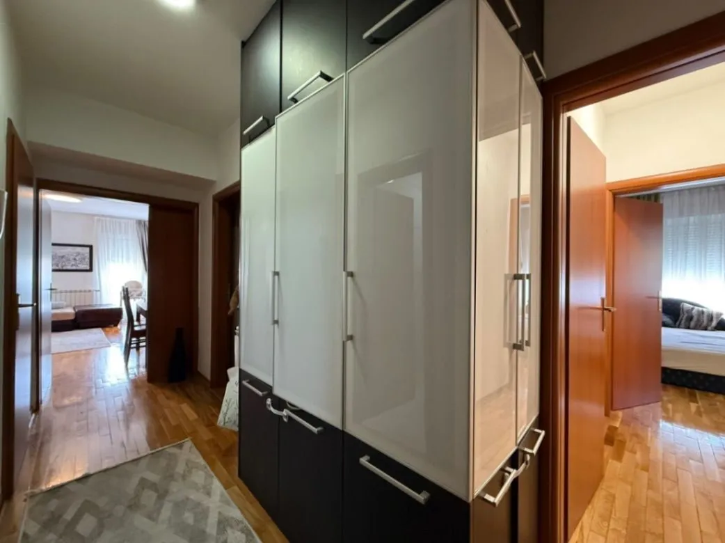 Prodaja, trosoban stan, 97m², Vezirov Most, Podgorica