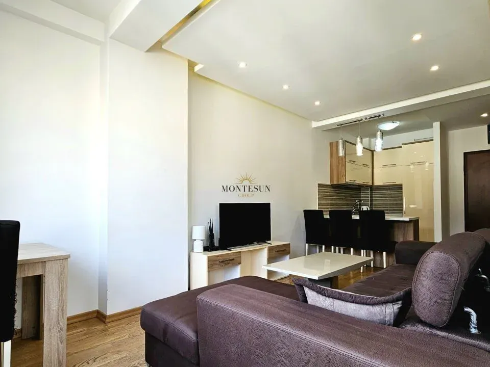 Rent, one bedroom apartment, 41m², Centar, Budva