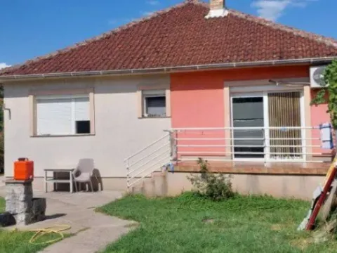 Izdavanje, kuća, 144m², Vranići, Podgorica - image 11