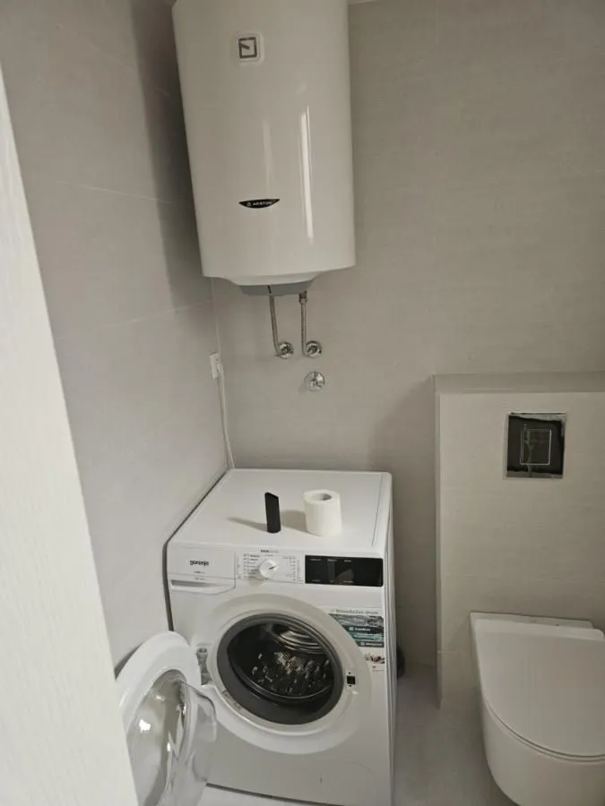 Izdavanje, dvosoban stan, 75m², Opatovo, Tivat