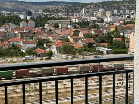 Izdavanje, dvosoban stan, 65m², Stari Aerodrom, Podgorica - image 9