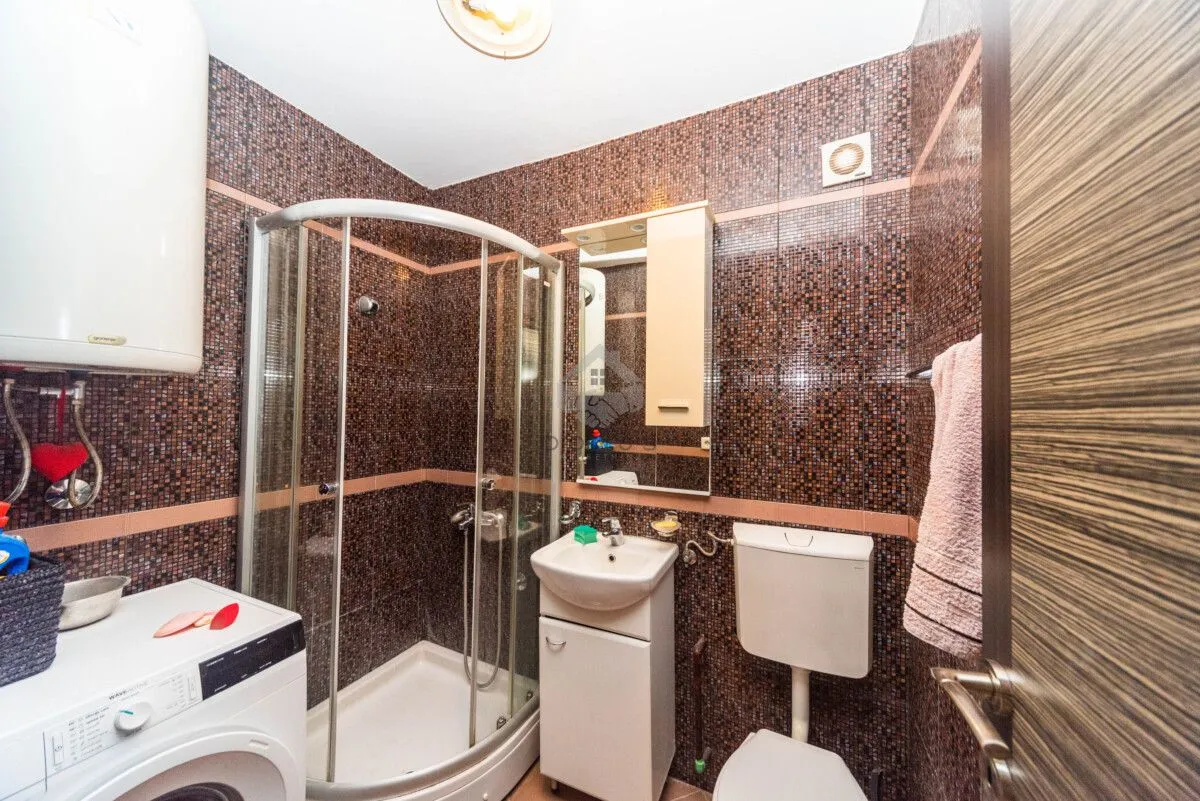 Rent, office space, 80m², Blok 5, Podgorica