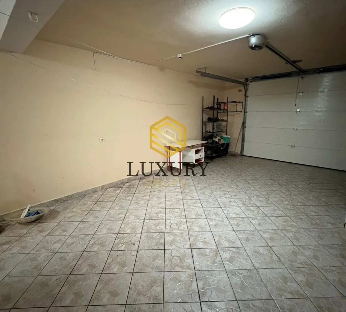 Rent, house, 350m², Zlatica, Podgorica