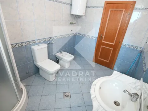 Rent, house, 400m², Zlatica, Podgorica - image 27
