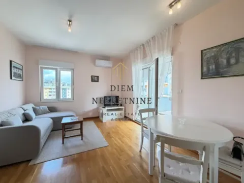 Izdavanje, jednosoban stan, 50m², City Kvart, Podgorica - image 9