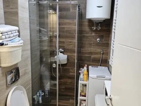 Izdavanje, trosoban stan, 55m², Zemun Cara Dušana, Zemun Sve Podlokacije - image 7