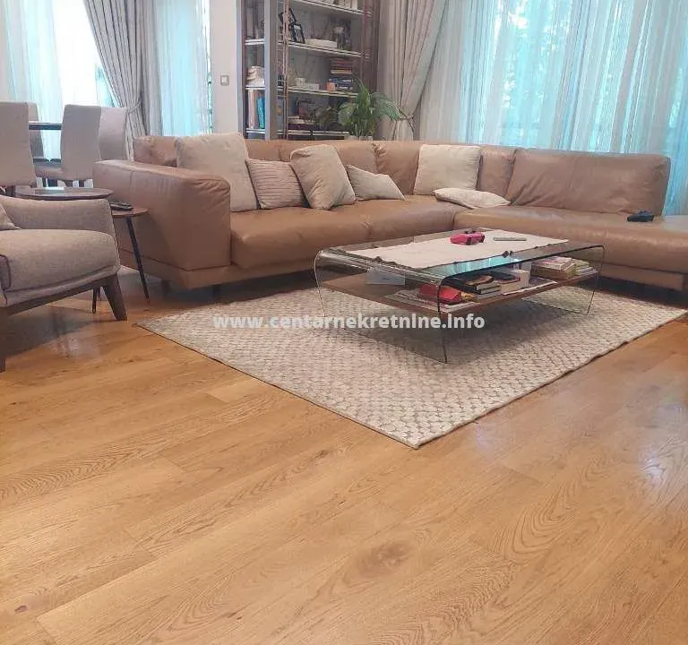 Izdavanje, stan, 140m², Preko Morače, Podgorica