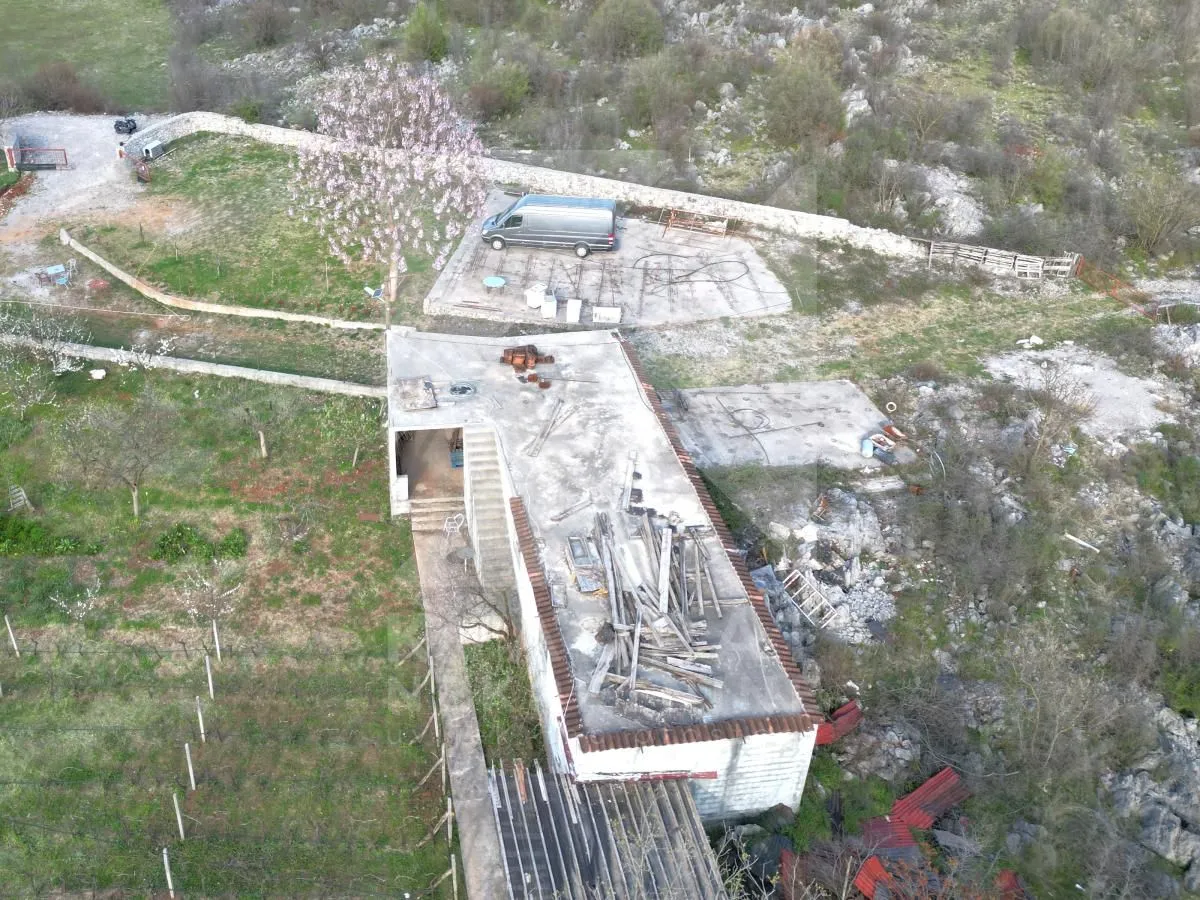 Rent, office space, 200m², Daljam, Danilovgrad