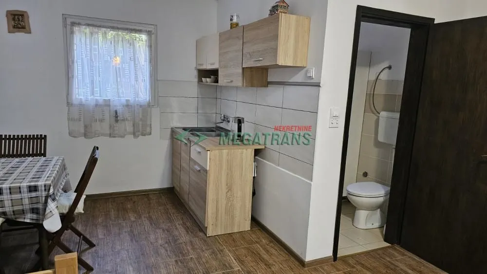 Izdavanje, kuća, 200m², Salajka, Novi Sad Sve Podlokacije