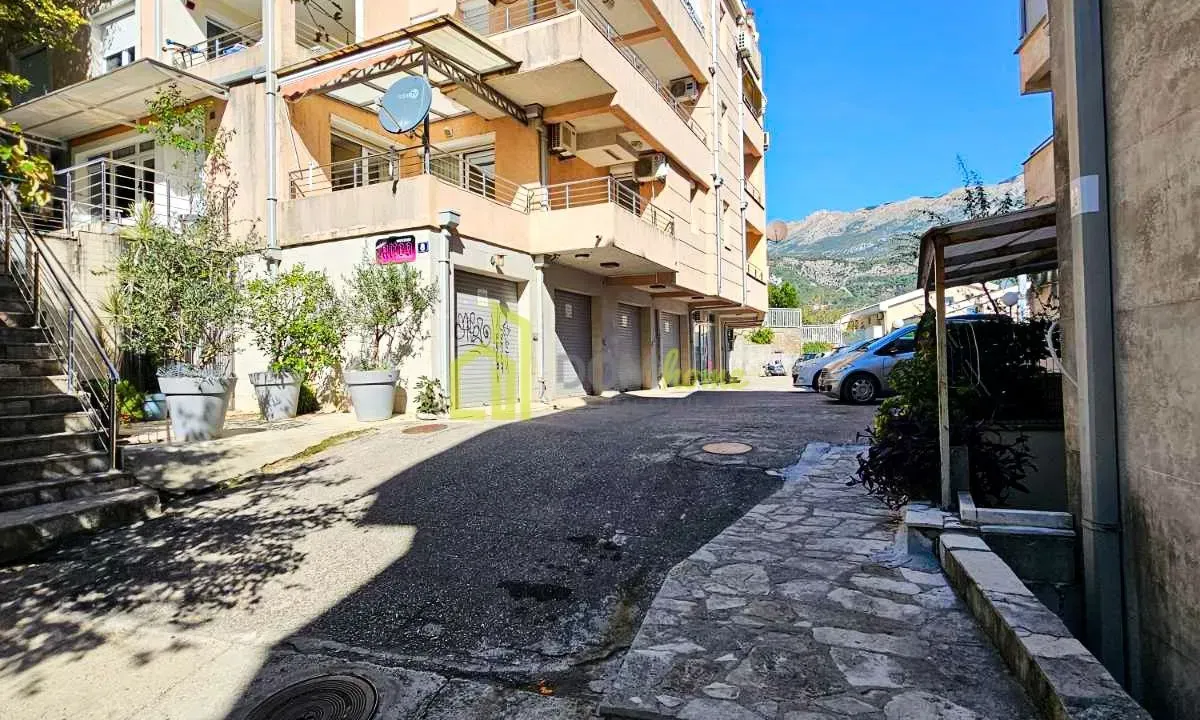 Rent, three bedroom apartment, 124m², Babin Do, Budva