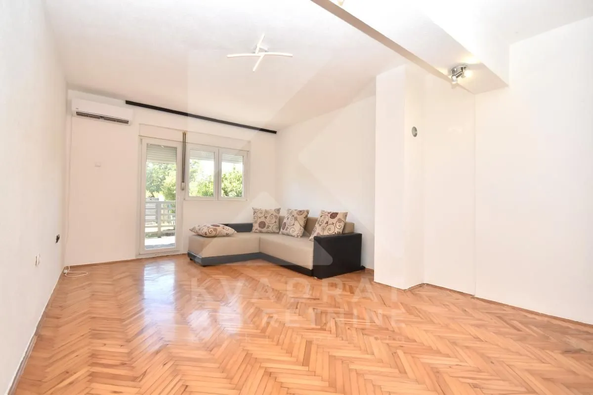 Izdavanje, dvosoban stan, 70m², Gornja Gorica, Podgorica