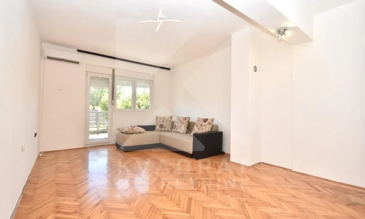 Izdavanje, dvosoban stan, 70m², Gornja Gorica, Podgorica