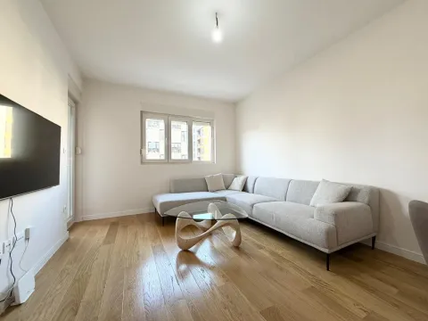 Prodaja, dvosoban stan, 68m², Central Point, Podgorica - image 1