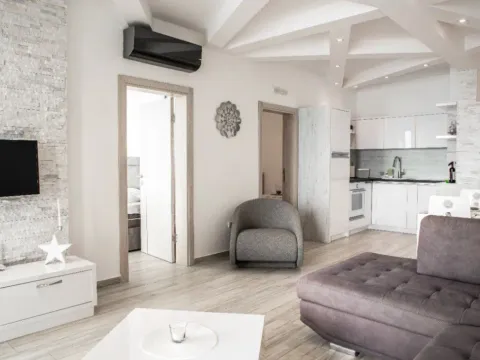 Rent, two bedroom apartment, 93m², Sutomore, Bar - image 13