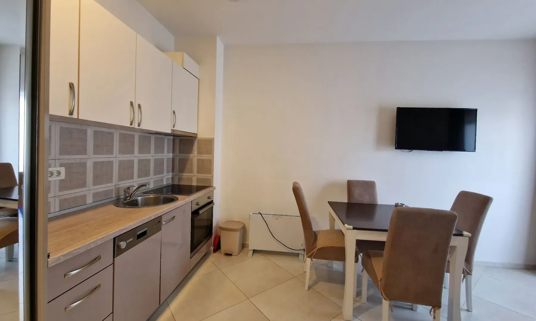 Rent, one bedroom apartment, 45m², Bečići, Budva