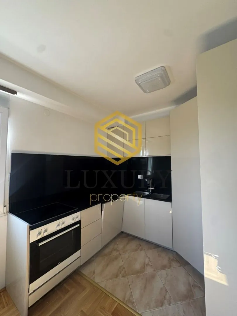 Rent, three bedroom apartment, 92m², 1 maj, Podgorica