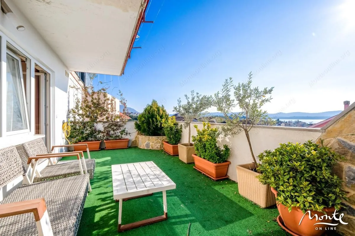 Prodaja, dvosoban stan, 110m², Centar, Tivat