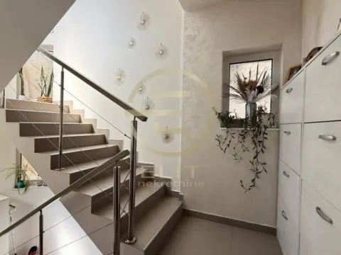 Prodaja, kuća, 273m², Petrovaradin, Novi Sad - image 21