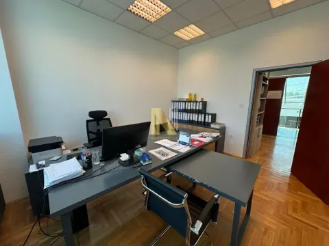 Rent, office space, 95m², Sajmište, Novi Sad - image 8